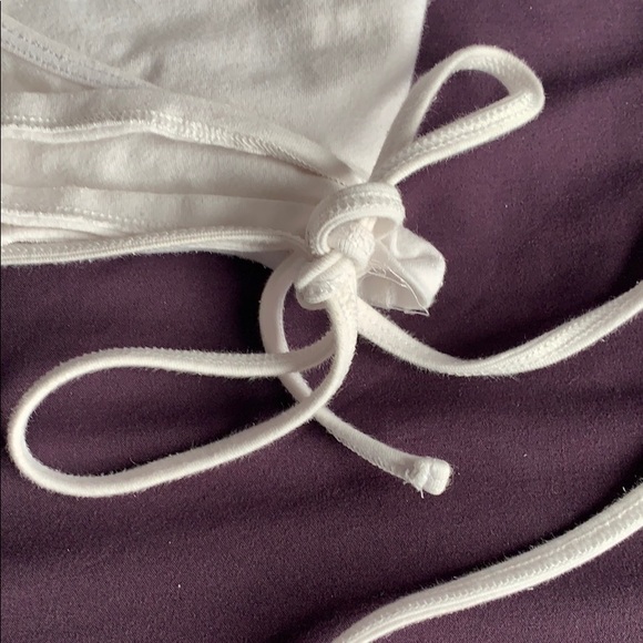 White medium wrap top - Picture 3 of 4